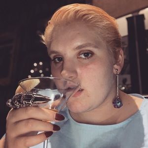 Meet your Posher, Olivia